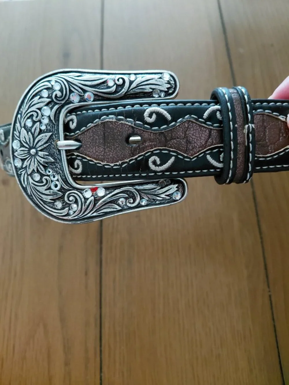 Ariat please note
